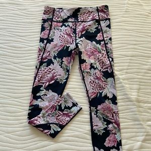 Athleta Run Free Garden Party 7/8 Tight